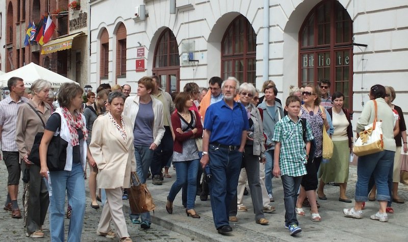 Spacer z przewodnikiem po mieście? Coraz więcej chętnych