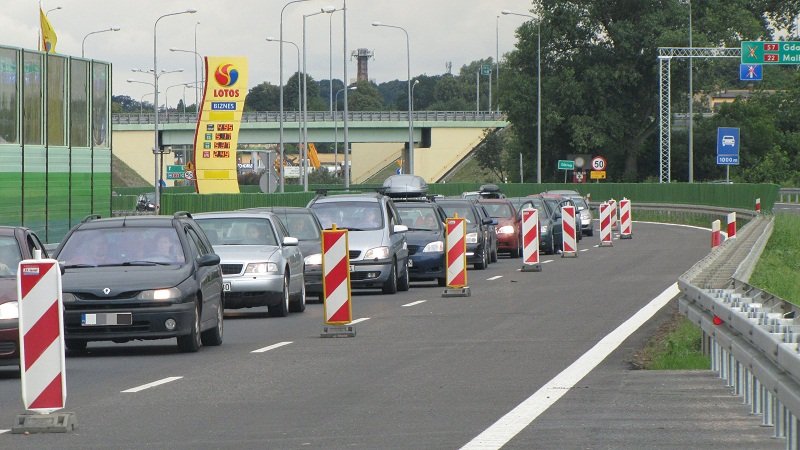 Motocyklista zginął na siódemce. Wjechał wprost pod samochód
