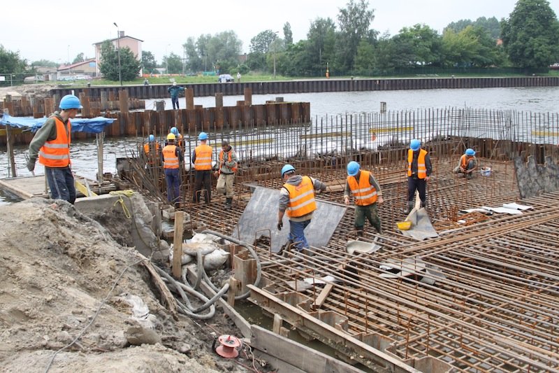 Budowa mostów na rzece Elbląg opóźni się o dziewięć miesięcy