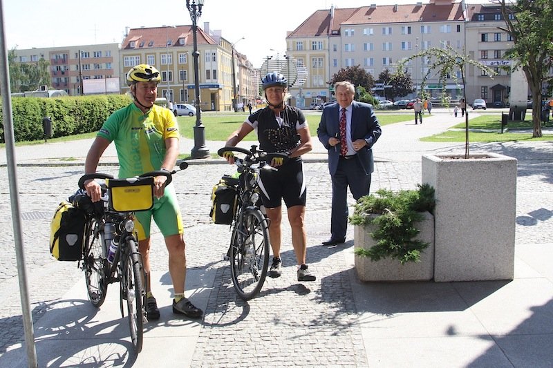 Dyrektor browaru z Holandii z towarzyską wizytą w Elblągu. Przyjechał na rowerze