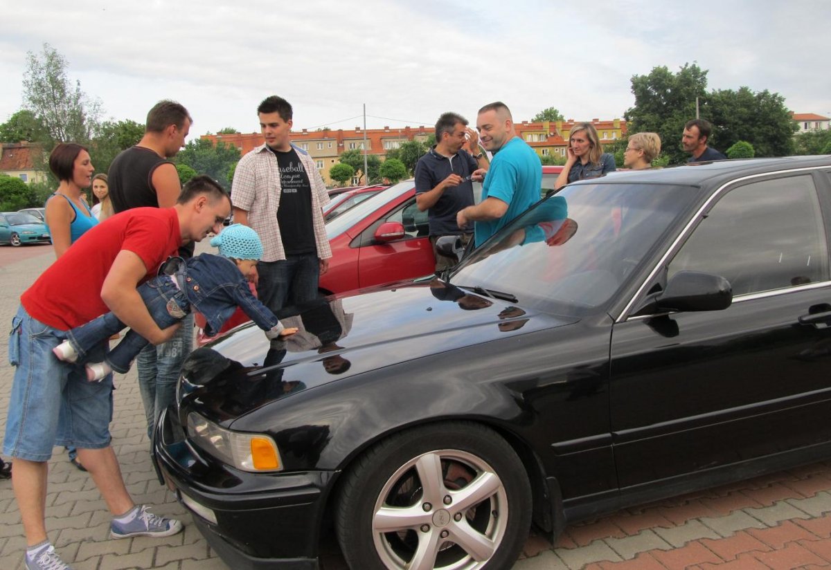 Miłośnicy hondy spotkali się na parkingu PWSZ