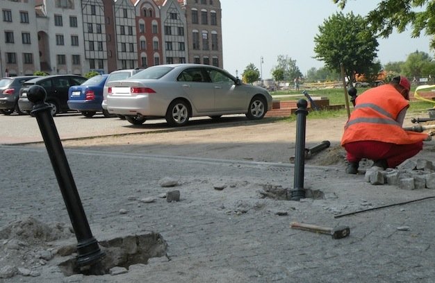 Słupki wróciły na starówkę  . Blokady w trzech miejscach 