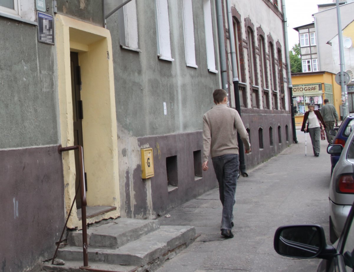 Trzylatek i pijani rodzice. Policja pouczyła i odjechała