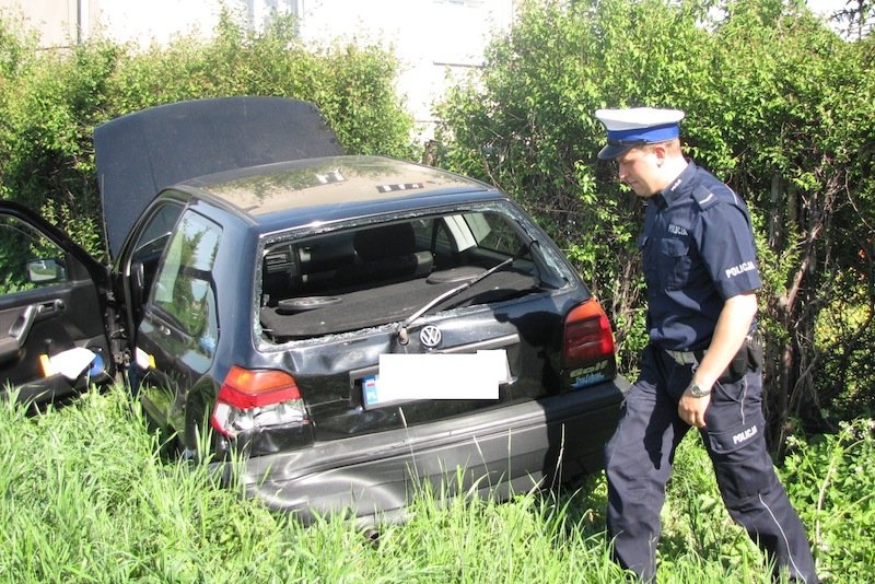 Tir nie wyhamował i uderzył w golfa. 500-złotowy mandat dla kierowcy