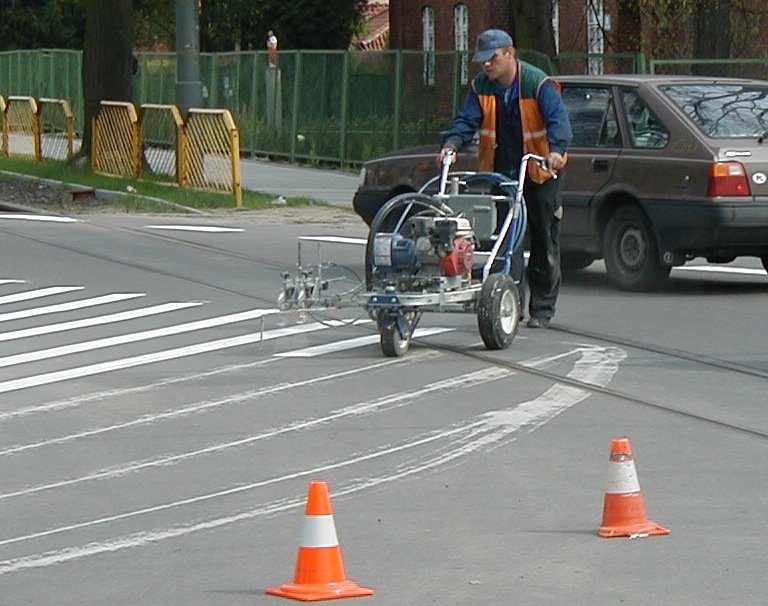 Będą malować pasy na Traugutta. Uważaj gdzie parkujesz
