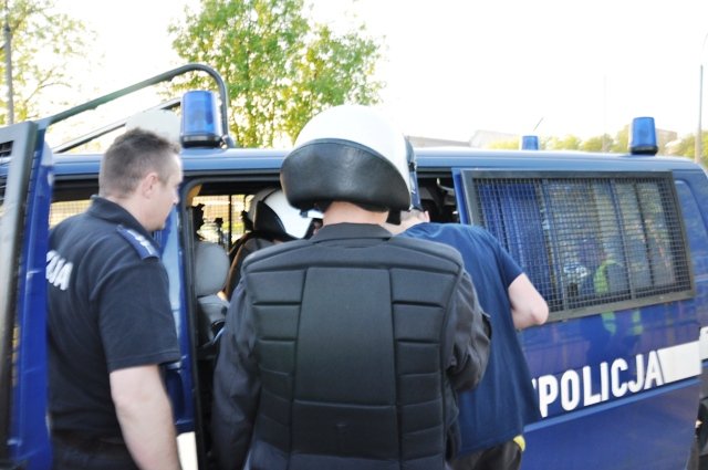 Surowa kara dla 18-latka z Elbląga za spalenie szalika na stadionie