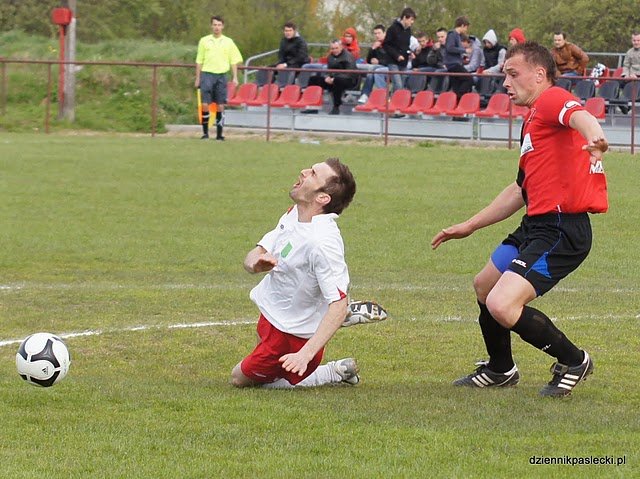 Syrena Młynary przegrała z Grunwaldem Gierzwałd 0:1. Zdjęcia, film