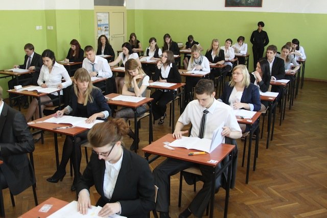 Matury: napisali polski, jutro zmierzą się z matematyką