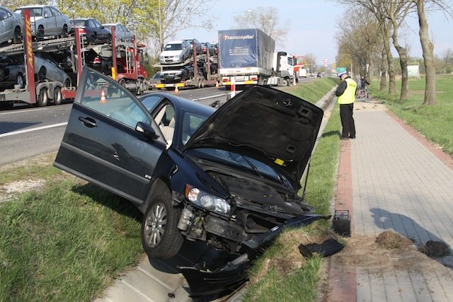 Wypadek w Kazimierzowie. Dwumiesięczne dziecko w szpitalu