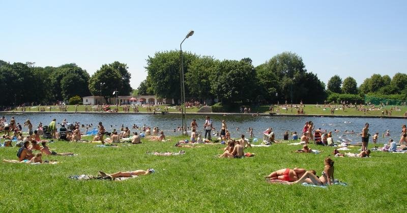 Będą lali wodę do basenu pod okiem sanepidu 