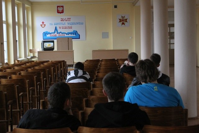Jedni nie chcą do armii, inni zrobią wiele, by mundur założyć  