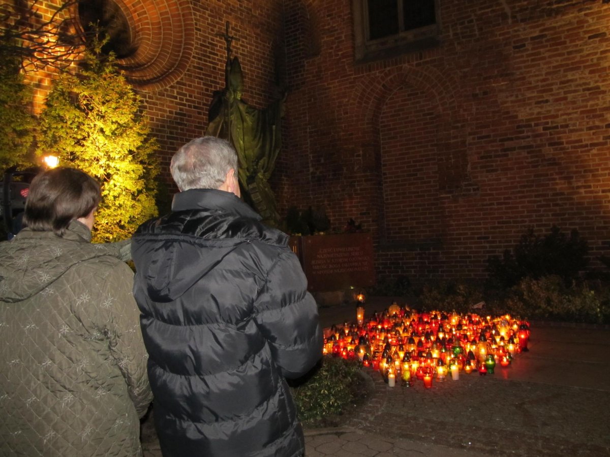 Elblążanie pamiętali o rocznicy śmierci Jana Pawła II