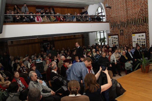 Pełna sala na dokumencie o katastrofie Smoleńskiej