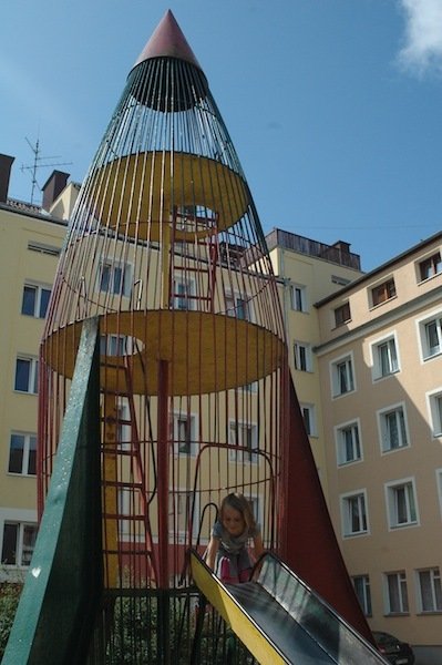 Zaniedbane podwórko w centrum. Miasto zapowiada porządki