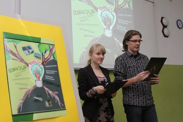  Gimnazjaliści z Zespołu Szkół Ogólnokształcących nr 2 korzystają z energii z głową  