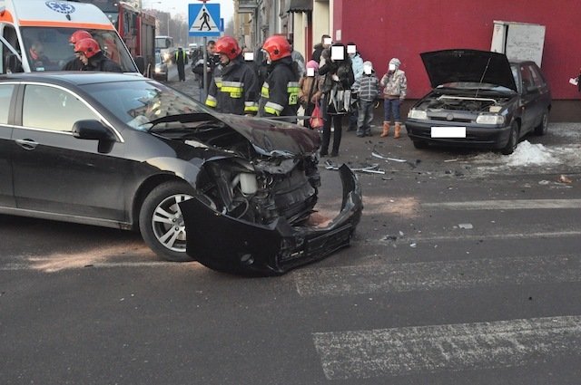 Silne zderzenie na skrzyżowaniu ul. Mickiewicza i Ogrodowej