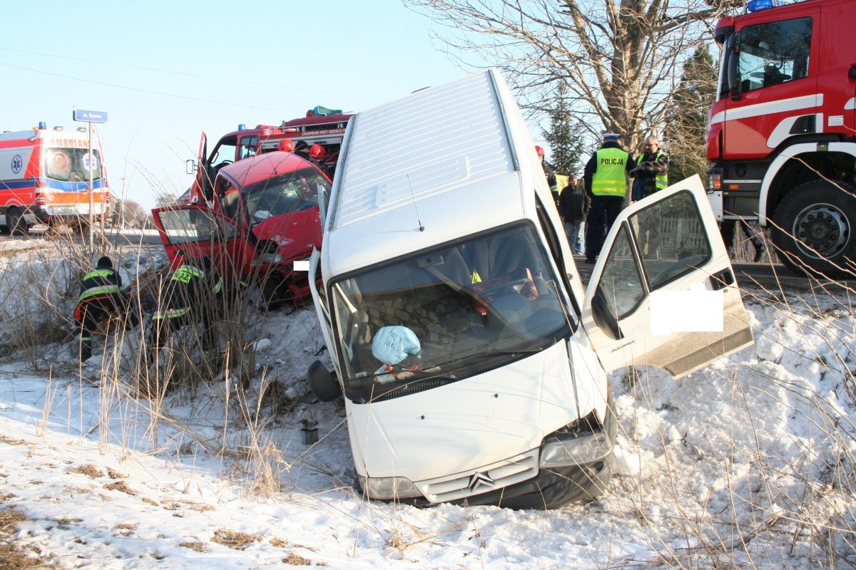 Wypadek na Mazurskiej, dwie osoby w szpitalu 
