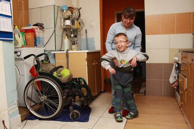 Mimo cierpienia mały Sebastian nie traci pogody ducha
