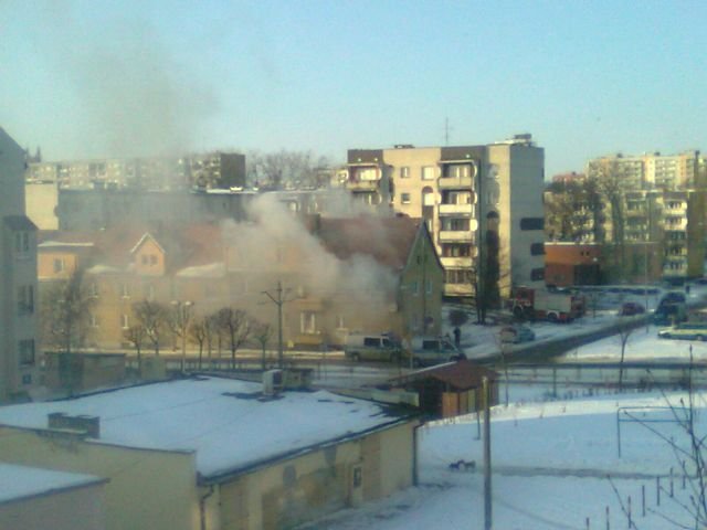Pożar na Obrońców Pokoju, jedna osoba w szpitalu. Zdjęcia
