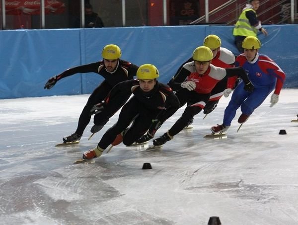 Dwa medale panczenistów Orła w pierwszym dniu olimpiady młodzieży