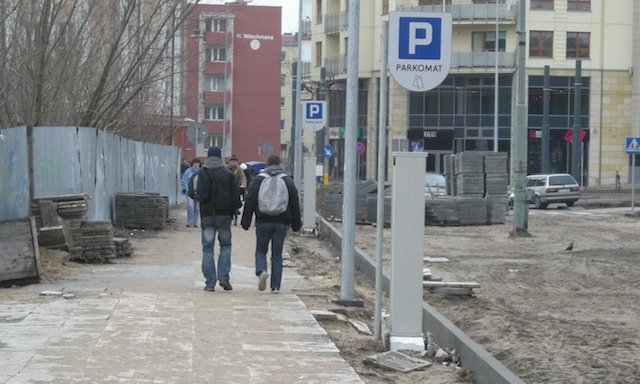 Napisali do nas: Parkingu jeszcze nie ma, ale są już parkomaty  