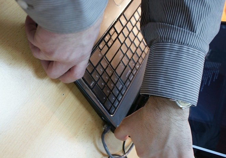 Siedemnastolatek ukradł koledze laptop