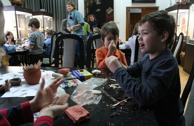 Biblioteka Elbląska zaprasza na podróż w świat ludowych tradycji