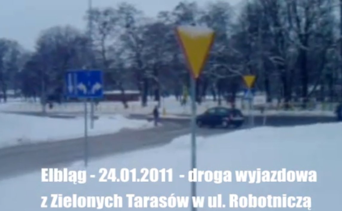 Niebezpiecznie śliski wyjazd z parkingu przy Kauflandzie 
