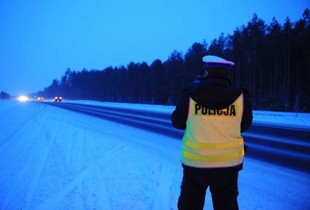 Rozpoczynają się ferie. Policja kontroluje autobusy