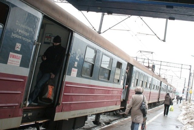Jedenaście ofiar oszczędności na kolei 