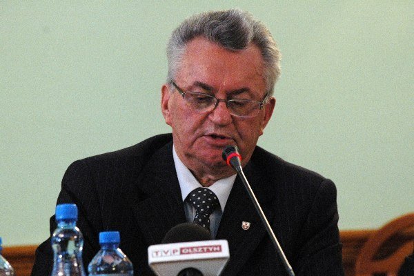 Były prezydent wziął odprawę, jego zastępcy nadal mają pensję