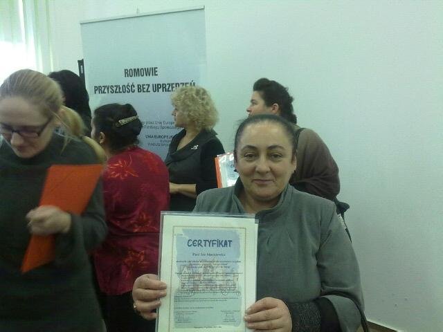 Iza Stankiewicz odebrała certyfikat konsultanta romskiego