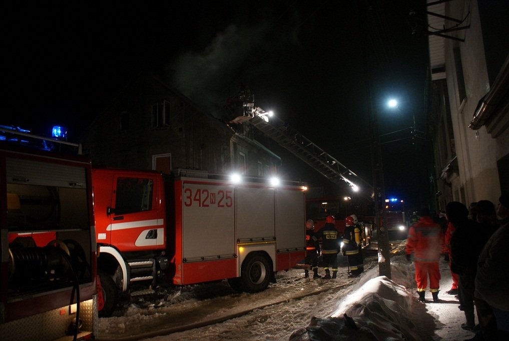 Spłonął dach budynku