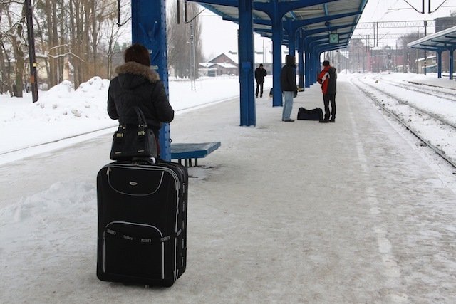 Elbląski dworzec zamknięty, a pasażerowie marzną