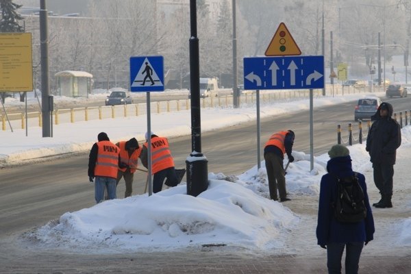 Wolą odśnieżać ulice, niż siedzieć w celach