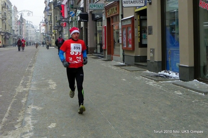 Półmaraton Świętych Mikołajów, czyli biegać można także po śniegu