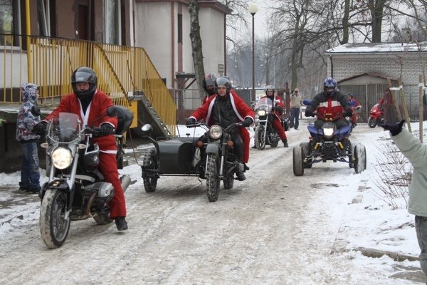 Mikołaje na motorach w domu dziecka 