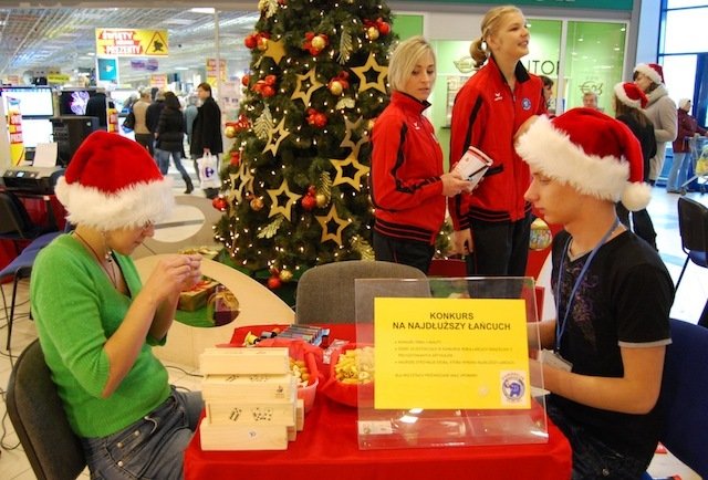 Zbierają pieniądze dla niepełnosprawnych dzieci  