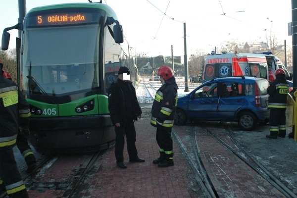 Wyjeżdżała z parkingu, zderzyła się z tramwajem