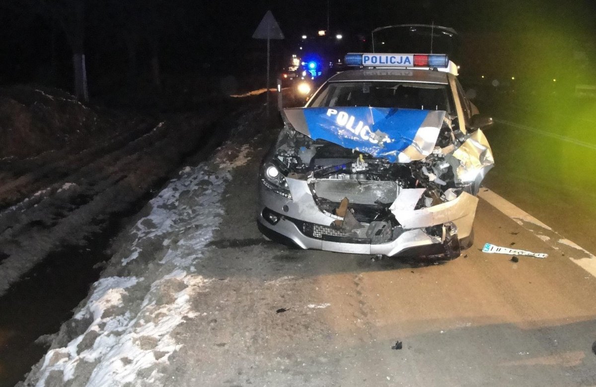 Radiowóz uderzył w audi