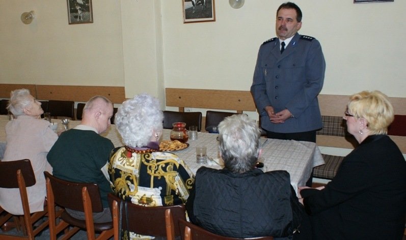 Uczą seniorów, jak nie dać się bandytom