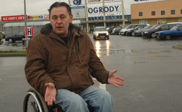 Zabrał niepełnosprawnemu komórkę. Nikt nie pomógł  