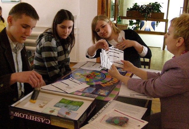 Graj w Cashflow i ucz się zarabiać pieniądze