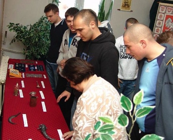 Żywa lekcja historii w Zespole Szkół Handlowych