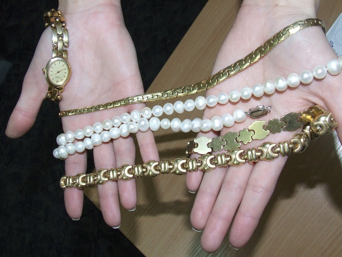 Ukradł biżuterię wartą 11 tysięcy złotych