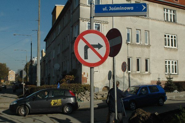 Sypią mandatami na Jaśminowej