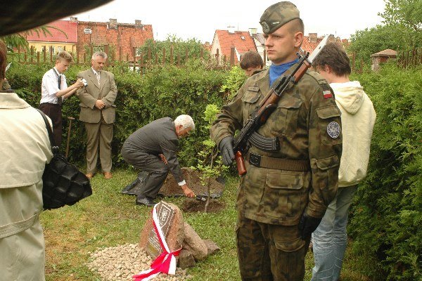 Posadzą dąb pamięci kpt. Wojciecha Staniszewskiego