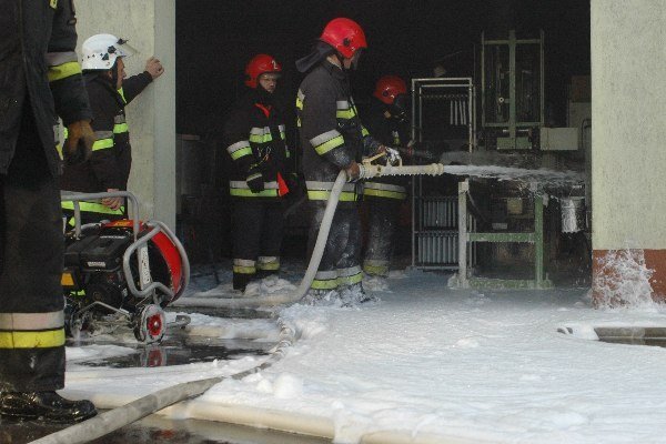 Pożar w zakładzie produkcji świec w Raczkach Elbląskich