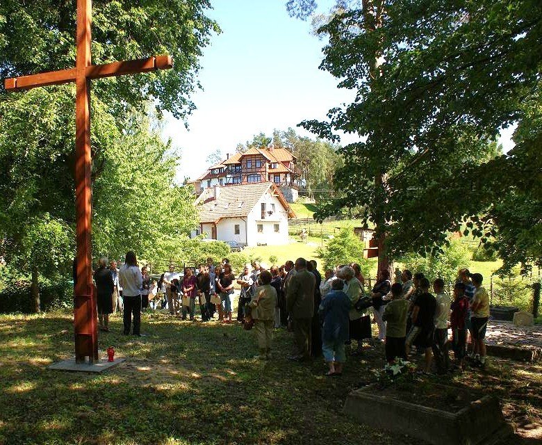Cmentarz ewangelicki w Kamionku Wielkim znowu popada w ruinę