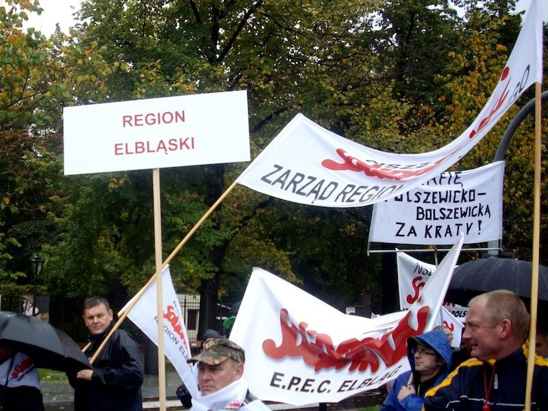 Związkowcy protestowali przed kancelarią premiera